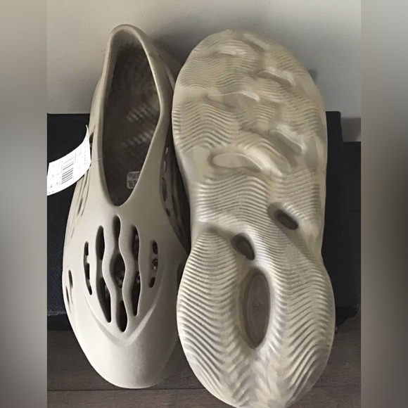Adidas Yeezy Foam Runner - Picture 2 of 2